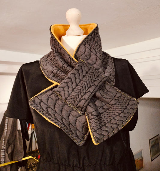 Scarf SKARFAKIA Seriousness